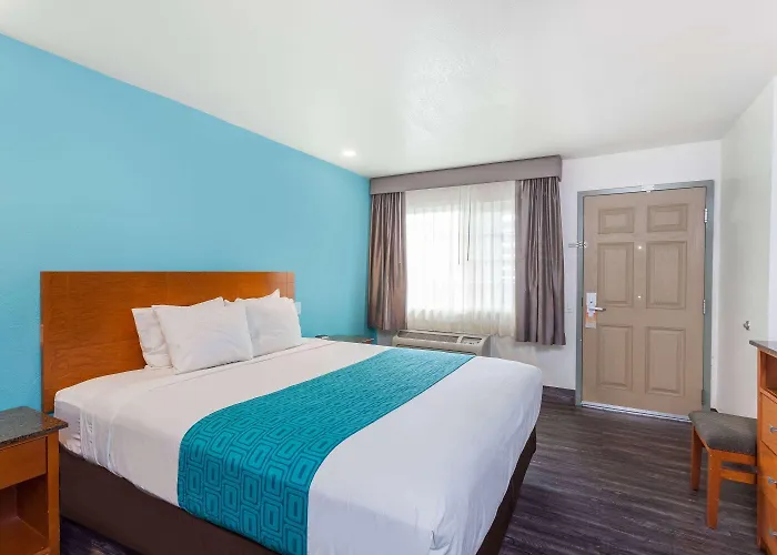 Howard Johnson By Wyndham National City/San Diego South
